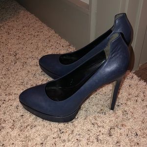 Pour La Victoire navy blue platform heels